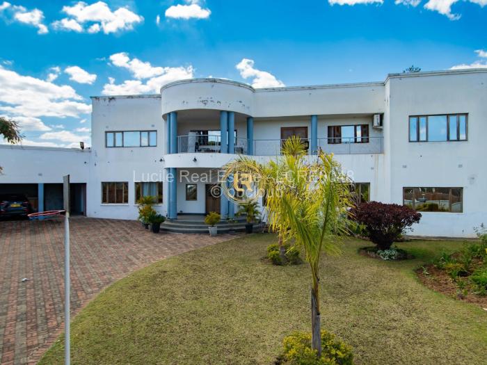 7 Bedroom House for Sale in Borrowdale, Harare