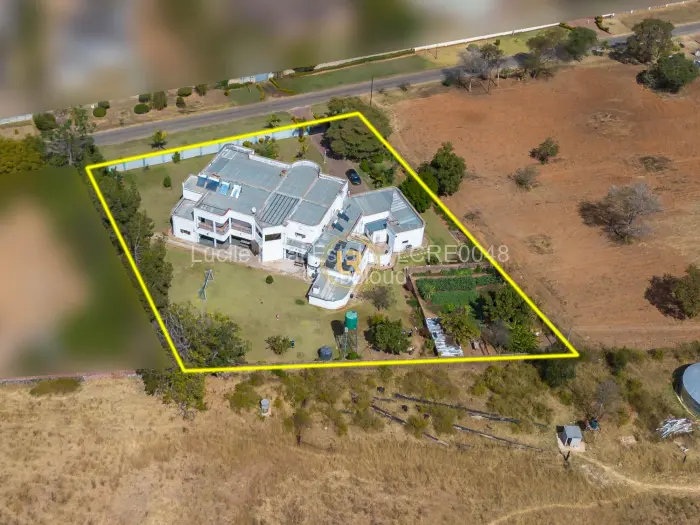 7 Bedroom House for Sale in Borrowdale, Harare