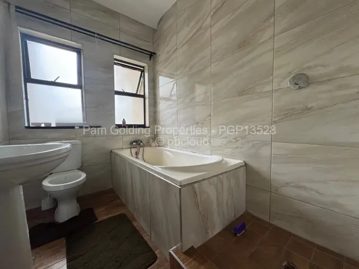 5 Bedroom House to Rent in Arlington, Harare