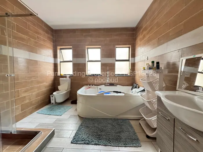 5 Bedroom House to Rent in Arlington, Harare