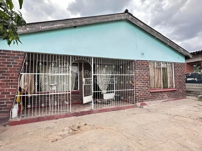 4 Bedroom House for Sale in Budiriro, Harare