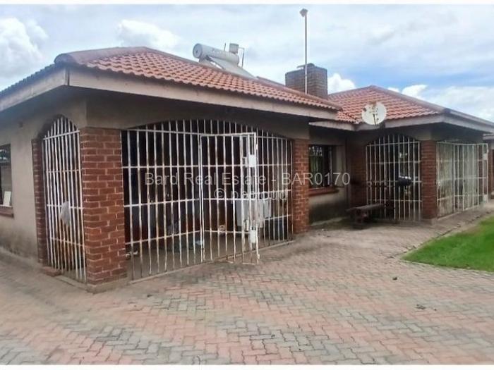 5 Bedroom House to Rent in Southerton, Harare