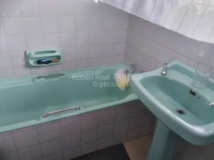 Flat/Apartment to Rent in Avondale West