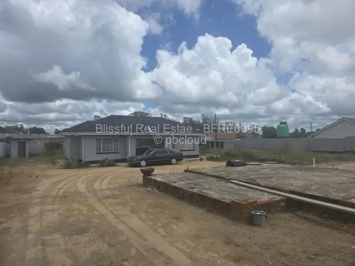 2 Bedroom House to Rent in Manresa, Harare