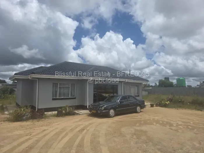 2 Bedroom House to Rent in Manresa, Harare