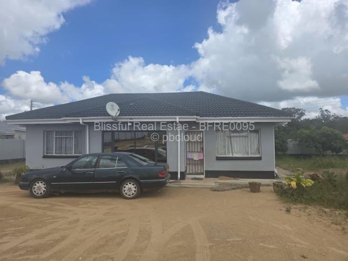 2 Bedroom House to Rent in Manresa, Harare