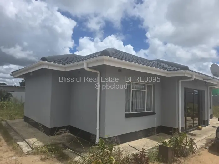 2 Bedroom House to Rent in Manresa, Harare