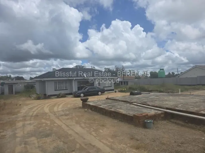 2 Bedroom House to Rent in Manresa, Harare