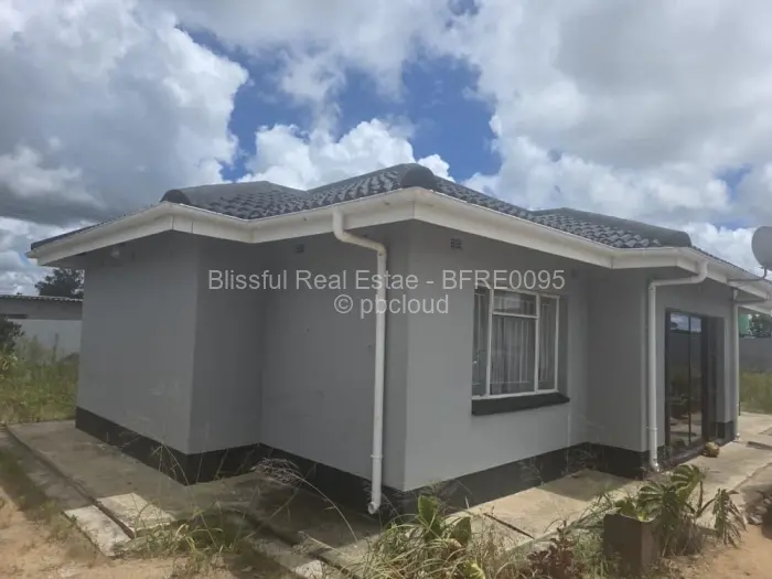 2 Bedroom House to Rent in Manresa, Harare