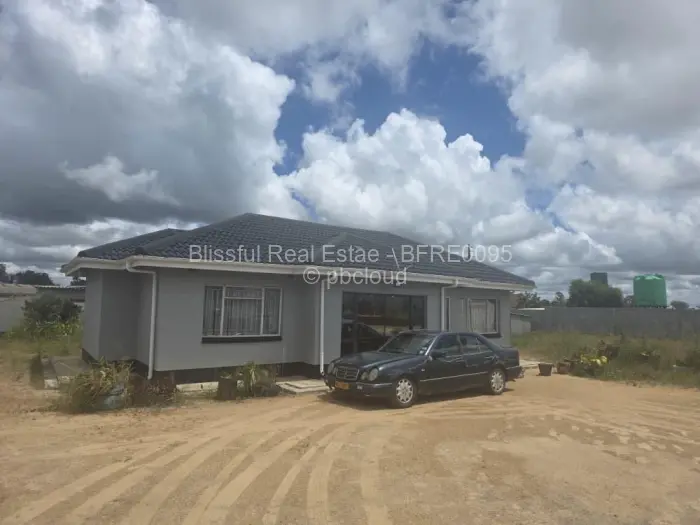 2 Bedroom House to Rent in Manresa, Harare