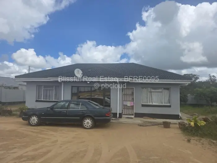 2 Bedroom House to Rent in Manresa, Harare