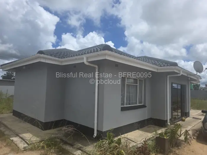 2 Bedroom House to Rent in Manresa, Harare