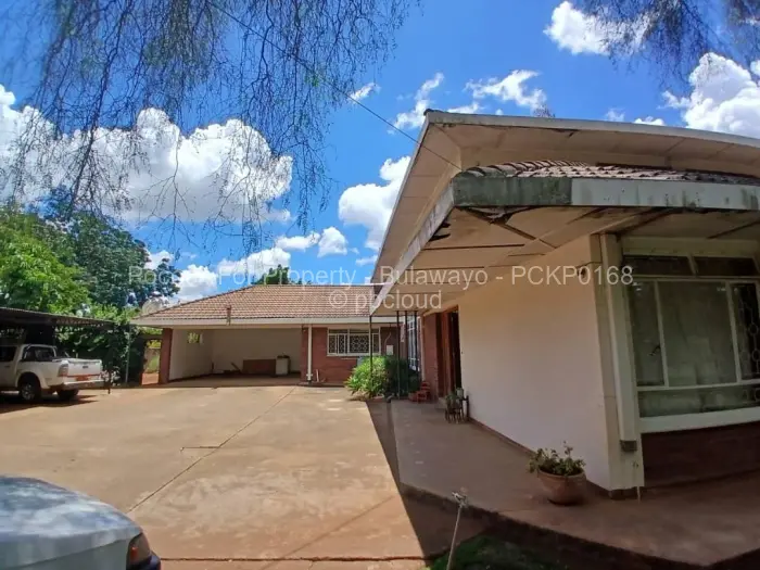 4 Bedroom House for Sale in Kumalo, Bulawayo