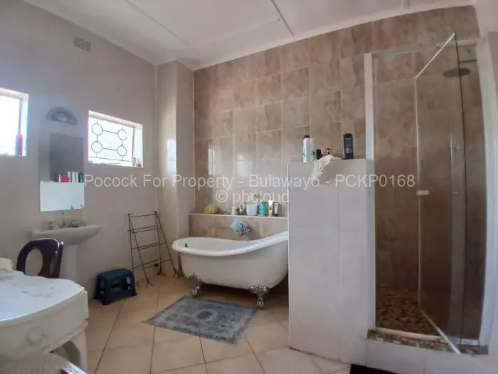 4 Bedroom House for Sale in Kumalo, Bulawayo