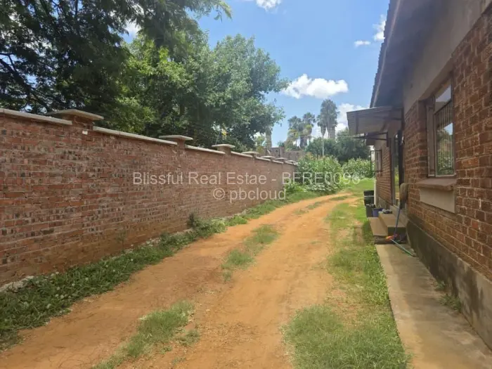 9 Bedroom House for Sale in Borrowdale, Harare