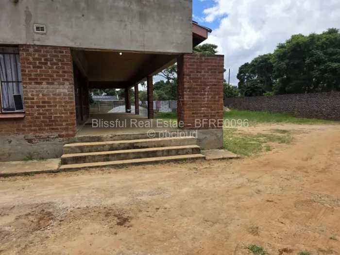 9 Bedroom House for Sale in Borrowdale, Harare