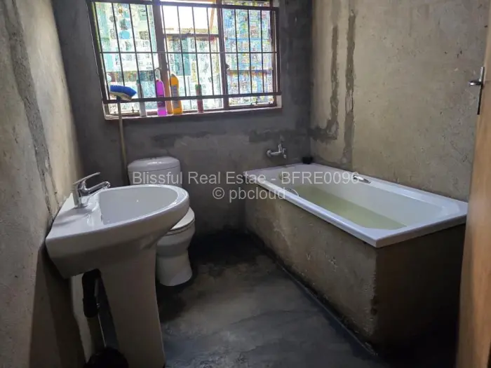 9 Bedroom House for Sale in Borrowdale, Harare