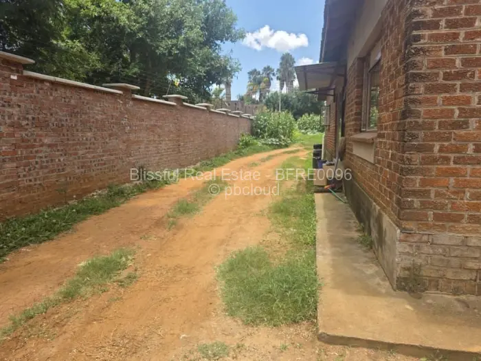 9 Bedroom House for Sale in Borrowdale, Harare