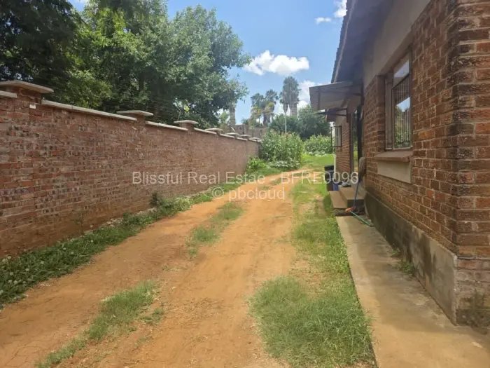9 Bedroom House for Sale in Borrowdale, Harare