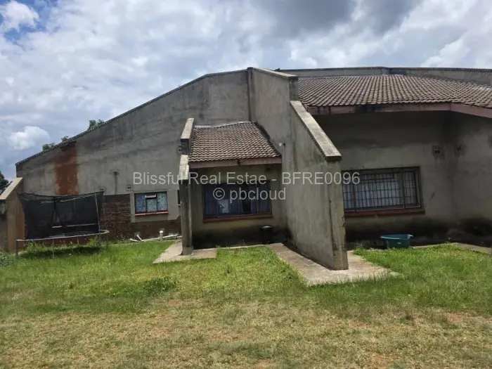 9 Bedroom House for Sale in Borrowdale, Harare