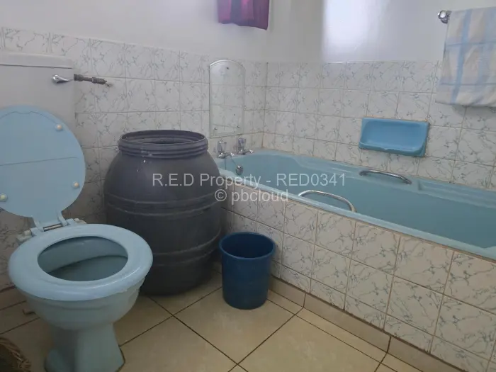 5 Bedroom House for Sale in Famona, Bulawayo