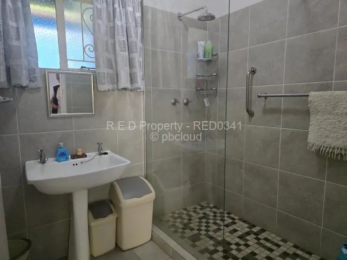 5 Bedroom House for Sale in Famona, Bulawayo