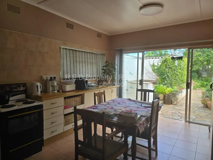 5 Bedroom House for Sale in Famona, Bulawayo