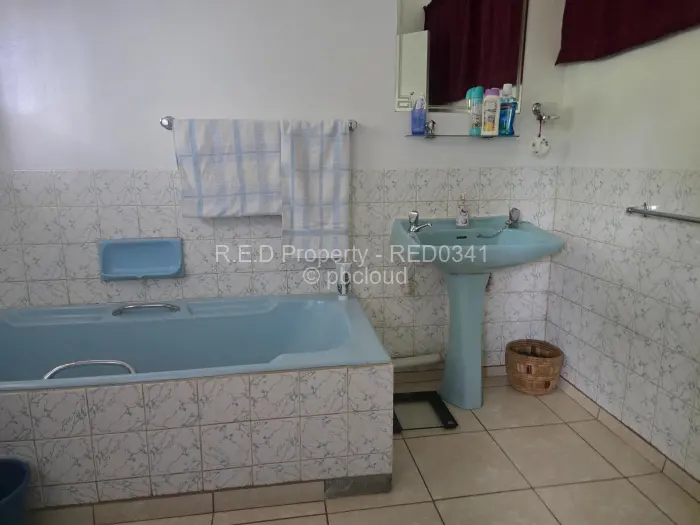 5 Bedroom House for Sale in Famona, Bulawayo