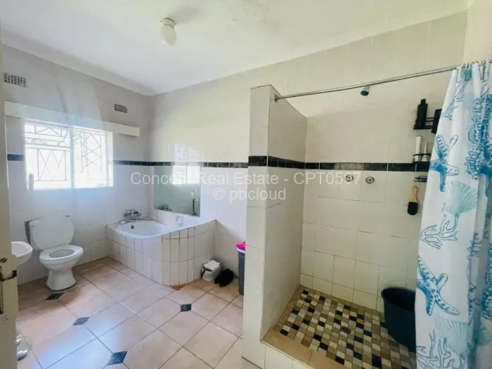 4 Bedroom House for Sale in Sunridge, Harare