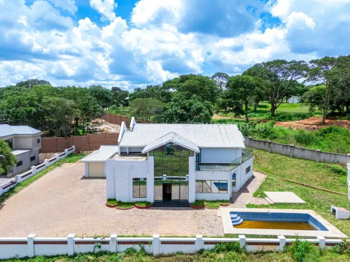 Townhouse/Cluster for Sale in Borrowdale, Harare