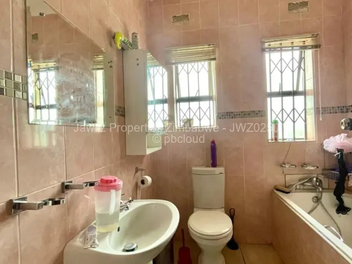 6 Bedroom House for Sale in Adylinn, Harare