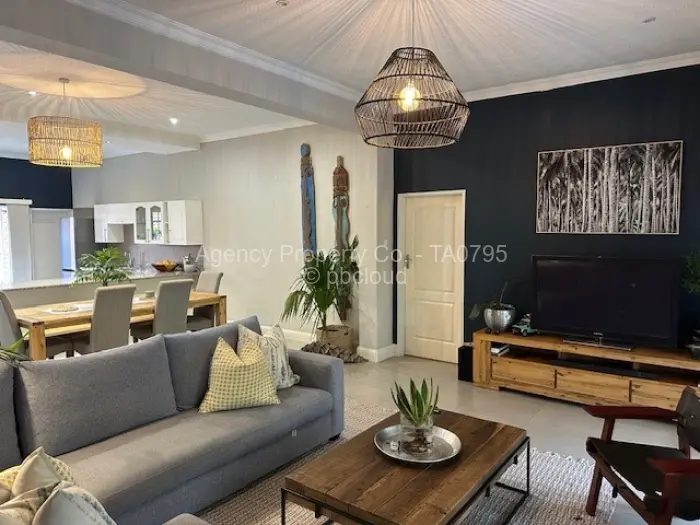 Townhouse/Cluster to Rent in Newlands, Harare