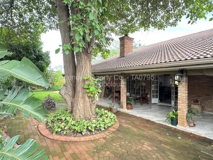 Townhouse/Cluster to Rent in Newlands, Harare