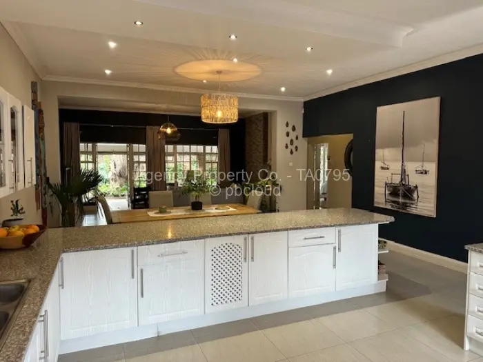 Townhouse/Cluster to Rent in Newlands, Harare