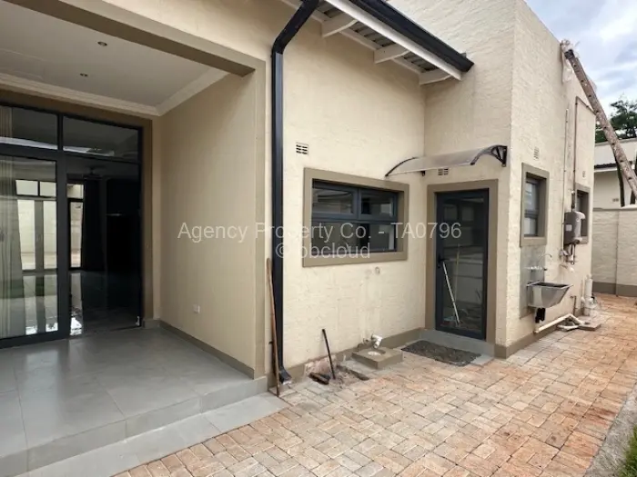 Townhouse/Cluster to Rent in Vainona, Harare