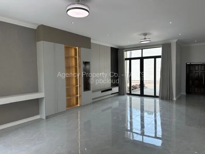 Townhouse/Cluster to Rent in Vainona, Harare