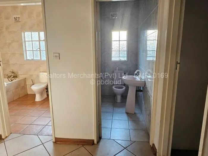 6 Bedroom House to Rent in Glen Lorne, Harare