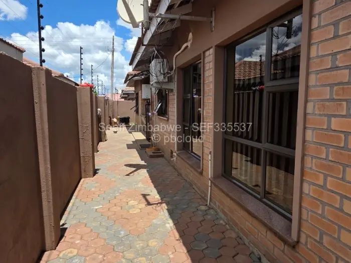 4 Bedroom House for Sale in Madokero Estates, Harare