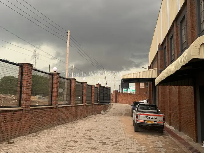 Warehouse/Industrial to Rent in Waterfalls, Harare