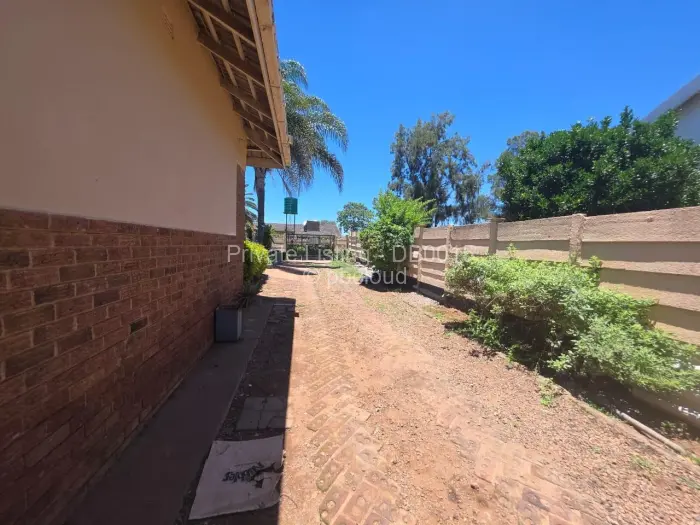 3 Bedroom House for Sale in Paddonhurst, Bulawayo