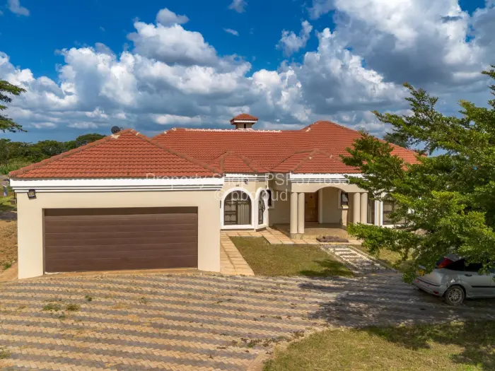5 Bedroom House for Sale in Glaudina, Harare