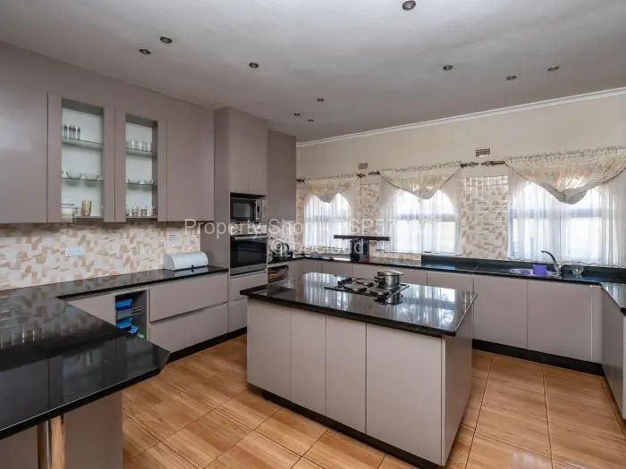 5 Bedroom House for Sale in Glaudina, Harare