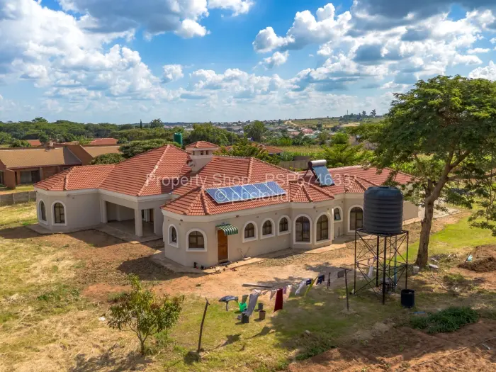 5 Bedroom House for Sale in Glaudina, Harare