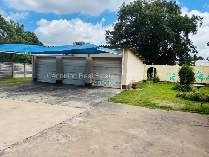 5 Bedroom House for Sale in Athlone, Gweru