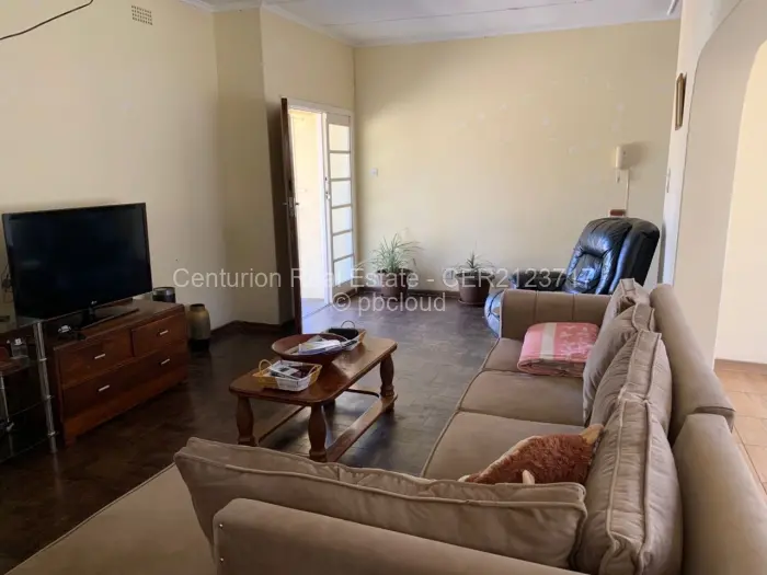 5 Bedroom House for Sale in Athlone, Gweru