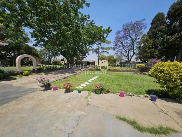 5 Bedroom House for Sale in Athlone, Gweru