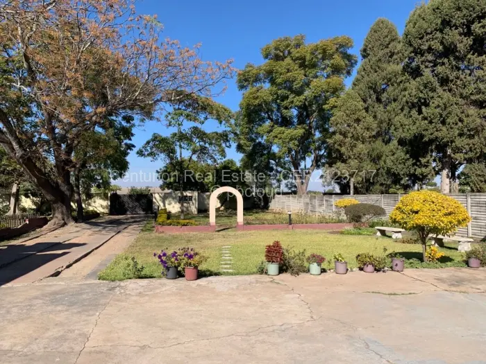 5 Bedroom House for Sale in Athlone, Gweru