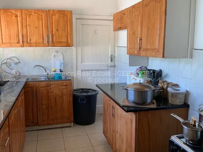 5 Bedroom House for Sale in Athlone, Gweru