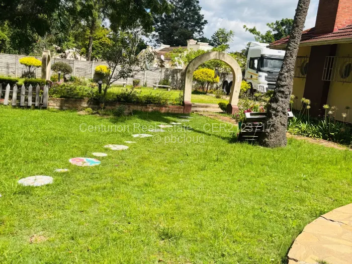 5 Bedroom House for Sale in Athlone, Gweru