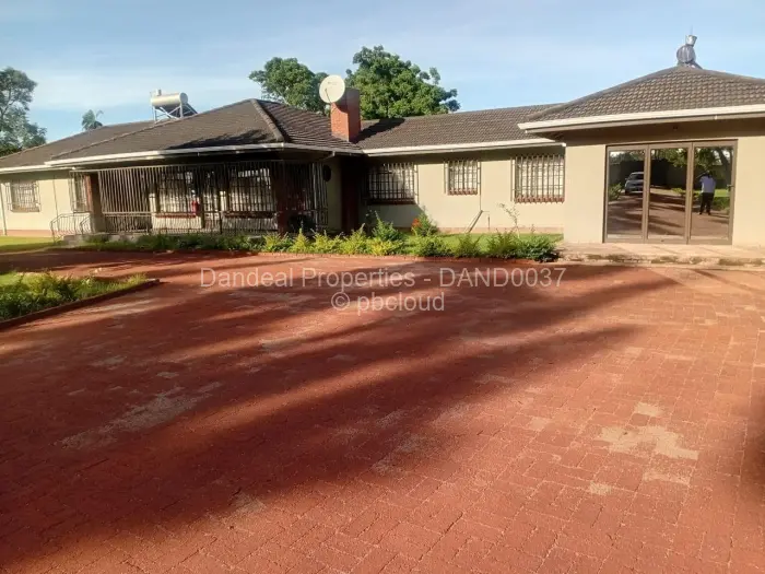 7 Bedroom House to Rent in Greendale, Harare